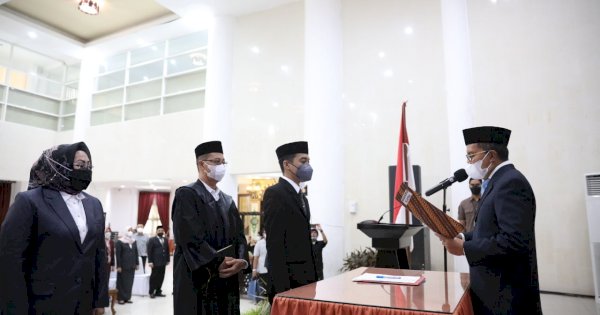 Lantik Hatim Salam, Danny Minta Perbaikan Sistem di Disdukcapil Makassar