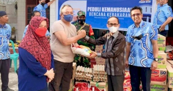 PDAM Makassar Santuni Korban Kebakaran Asrama Polisi
