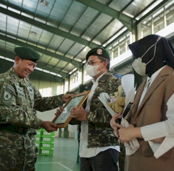 Wali Kota Makassar Dikukuhkan Sebagai Warga Kehormatan Divisi Infanteri 3 Kostrad