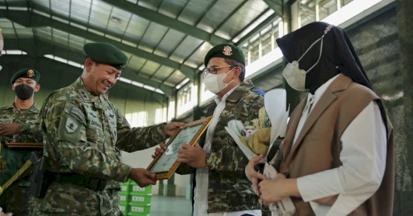 Wali Kota Makassar Dikukuhkan Sebagai Warga Kehormatan Divisi Infanteri 3 Kostrad