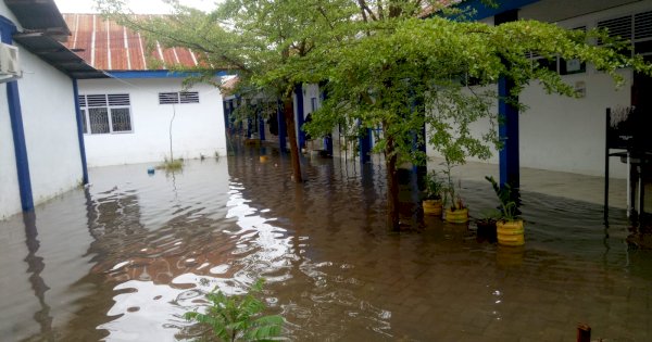 Dua Sekolah di Makassar Tergenang, Siswa Ikuti Pembelajaran Online