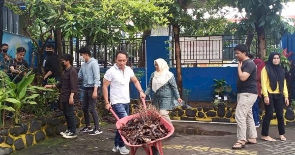 Diskominfo Makassar Gelar Jumat Bersih Rutin Tiap Pekan