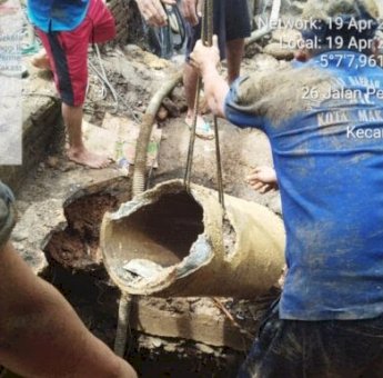 Pipa Induk PDAM Makassar Bocor Akibat Pengerjaan Sumur Bor