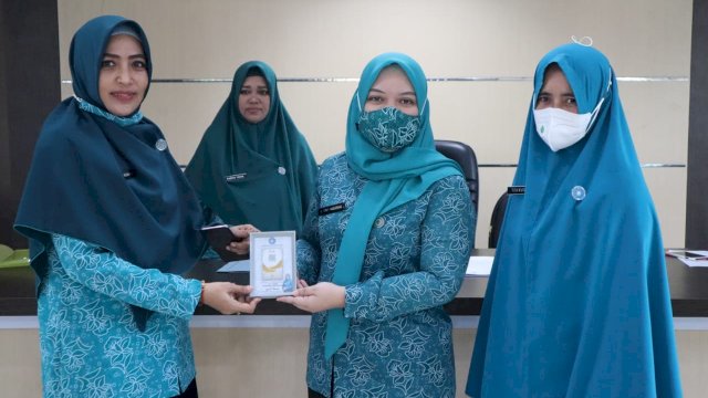 Ketua TP PKK Panakukkang Beri Arahan di Pertemuan Bulanan