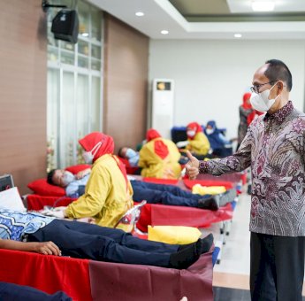 Puluhan Pegawai PDAM Ikut Donor Darah di PMI Sulsel