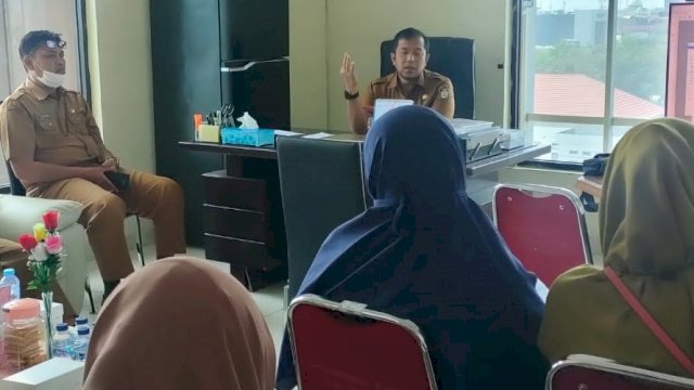 Kepala Dinas Ketahanan Pangan (DKP) Makassar, Muhammad Rheza memimpin rapat koordinasi membahas percepatan lorong wisata, Selasa (14/6).