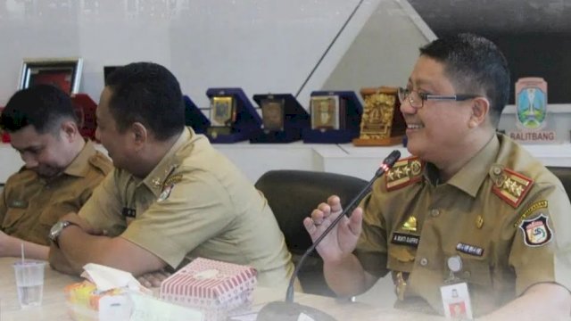 Balitbangda Makassar menggelar seminar kemajuan penelitian bidang aspek-aspek sosial pembuatan sumur resapan rumah tangga RT/RW Kota Makassar, di Laboratorium Inovasi Gedung Balai Kota Makassar, Selasa (28/6) lalu