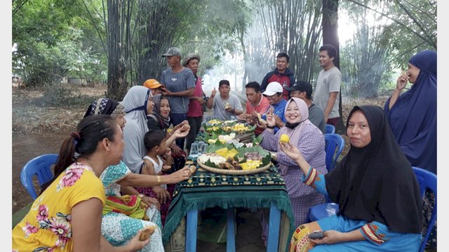 Warga Kecamatan Tallo Ramaikan Festival Rebus Makassar