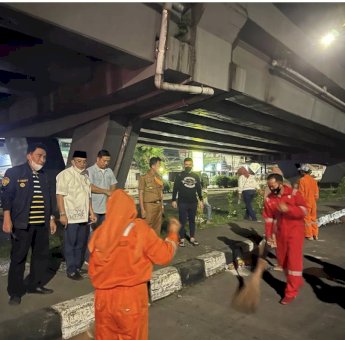 Usai Aksi Demo, Camat Tallo Turun Langsung Angkut Sampah
