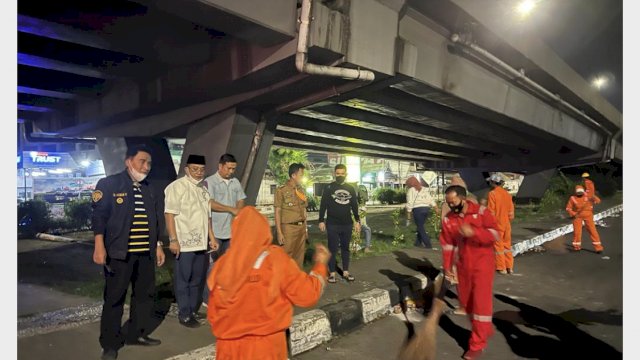 Usai Aksi Demo, Camat Tallo Turun Langsung Angkut Sampah