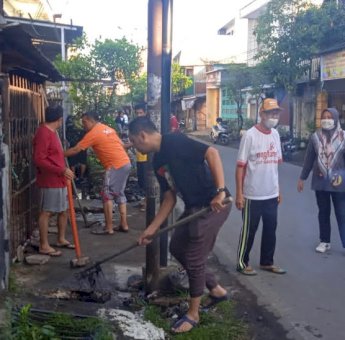 Perhatikan Kebersihan Wilayah, Camat Tallo Gelar Sabtu Bersih Rutin