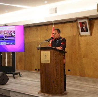 Danny Pomanto Paparkan 10 Peluang Investasi Kota Makassar di Los Angeles Business Meeting