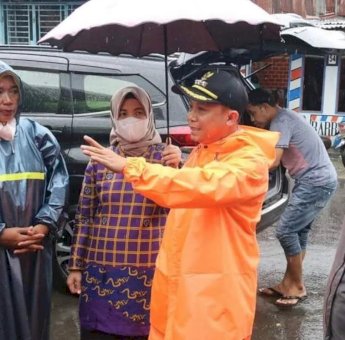 Camat Tallo Tinjau Lokasi Bencana Angin Puting Beliung di Rappokalling