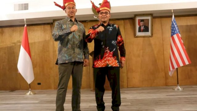 Wali Kota Makassar Moh Ramdhan Pomanto (kanan) bersama Konsul Jenderal RI di Los Angeles Saud Purwanto Krisnawan (kiri) || ist