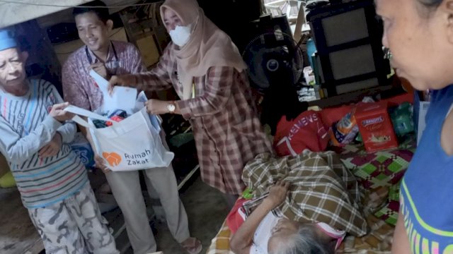 Ada Warganya Sakit, Camat Tallo Instruksikan Lurah Setempat Menjenguk
