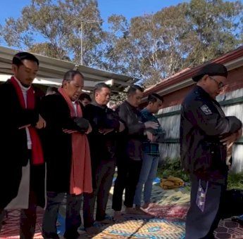 Danny Pomanto Salat IdulAdha Bareng Menantu dan KKSS di Sydney Australia