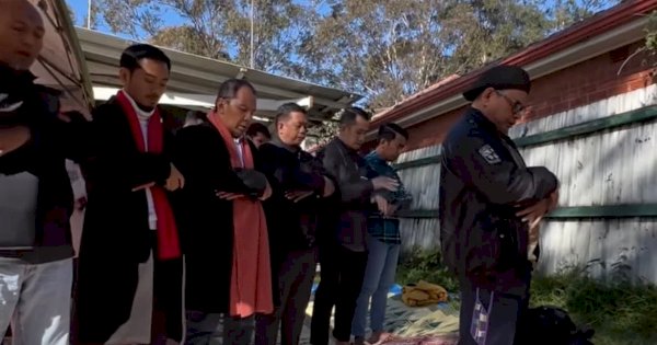 Danny Pomanto Salat IdulAdha Bareng Menantu dan KKSS di Sydney Australia