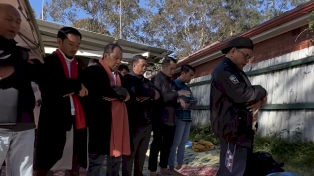 Danny Pomanto Salat IdulAdha Bareng Menantu dan KKSS di Sydney Australia
