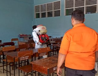 Jelang Tahun Ajaran Baru 2022/2023, BPBD Lakukan Penyemprotan Disinfektan di Sekolah