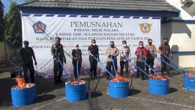 Bea Cukai Sulbagsel Musnahkan Barang Ilegal, Ada Sex Toys