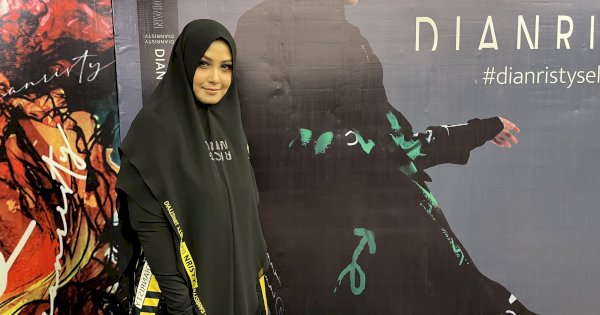 Tampilkan 50 Koleksi, Dian Risty Gelar Show Tunggal Perdana