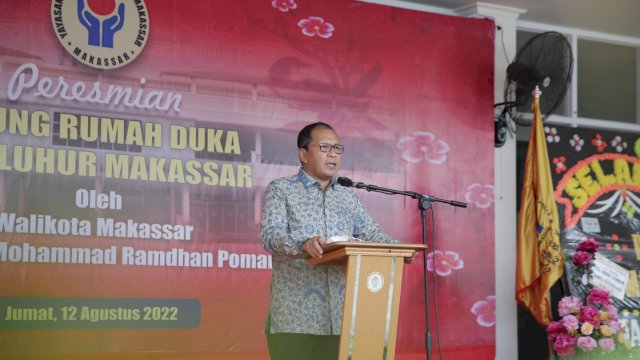 Wali Kota Makassar Moh Ramdhan Pomanto memberikan sambutan pada saat peresmian Rumah Duka Yayasan Budi Luhur Makassar, di Jalan Andi Mappaodang, Jumat (12/8).