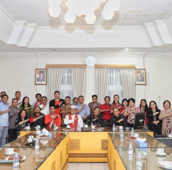 Danny Pomanto Penuhi Undangan PMTI dan BPS di Tana Toraja