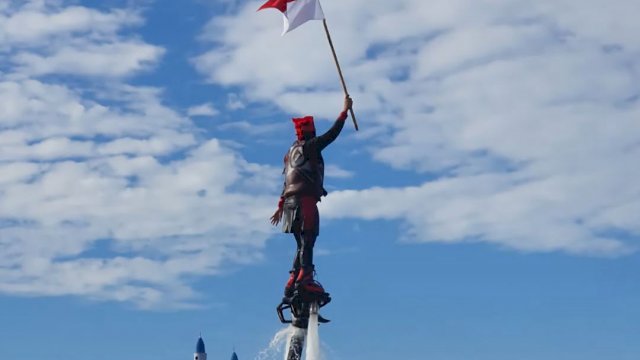 Atlet Flyboard Binaan Dispora Sukses Kibarkan Bendera Merah Putih di Laut Losari
