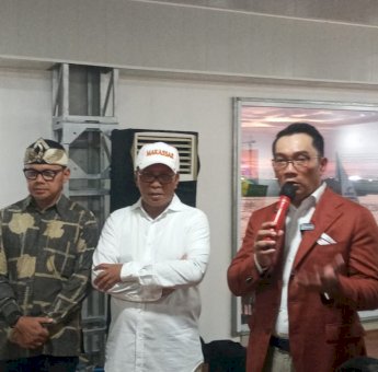 Ridwan Kamil Dikroyok Emak-Emak Minta Selfie di Makassar F8