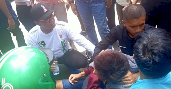 Aksi Spontan Danny Pomanto Bantu Korban Kecelakaan di Jalan Arief Rate