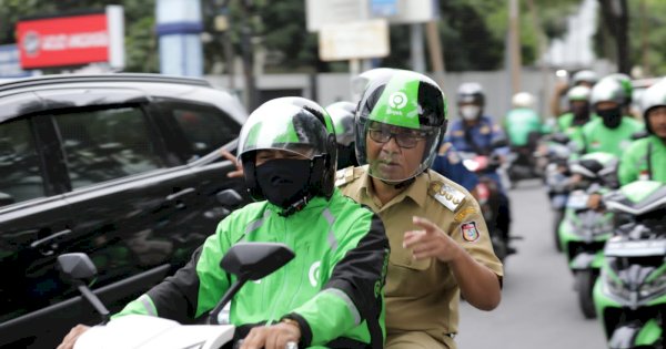 Pesan Khusus Lewat Aplikasi, Danny Pomanto Diantar Pakai Motor Listrik ke Balai Kota Saat Penerapan Ojol Day