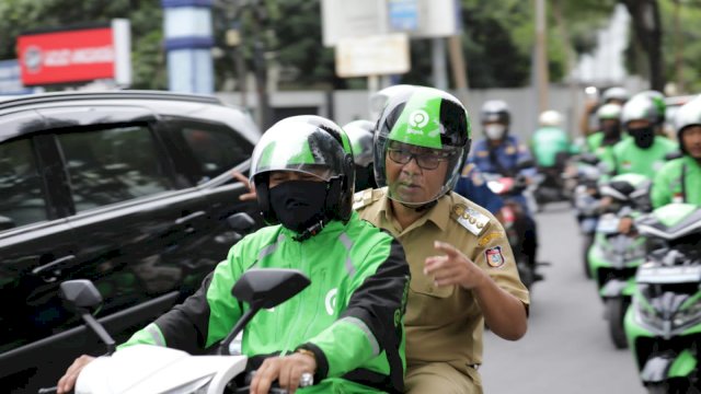 Pesan Khusus Lewat Aplikasi, Danny Pomanto Diantar Pakai Motor Listrik ke Balai Kota Saat Penerapan Ojol Day