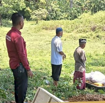 Kepedulian Dinsos Kuburkan Orang Terlantar di TPU Sudiang