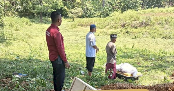 Kepedulian Dinsos Kuburkan Orang Terlantar di TPU Sudiang