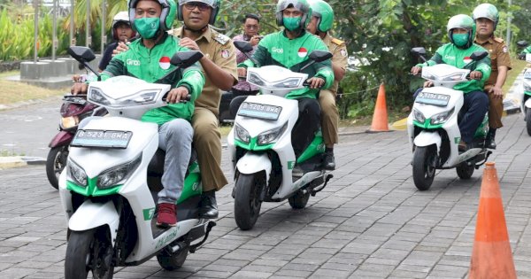 Pejabat Pemkot Makassar Ramai-Ramai Naik Ojol ke Kantor