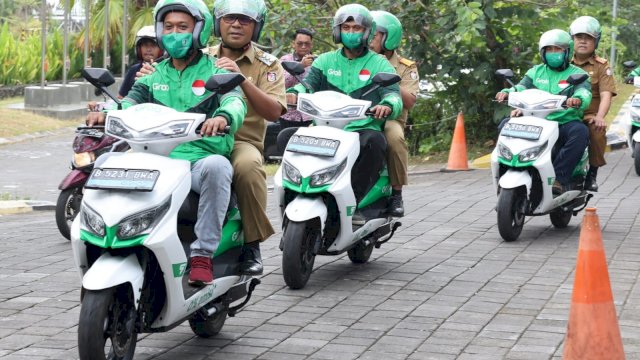 Pejabat Pemkot Makassar Ramai-Ramai Naik Ojol ke Kantor