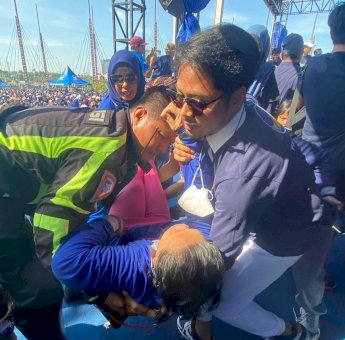 Peserta Jalan Sehat Restorasi Tak Sadarkan Diri, dr Udin Sigap Beri Pertolongan Pertama