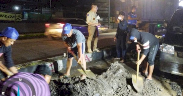 Beni Iskandar Pantau Pengerjaan Pipa Bocor di Jalan Sultan Alauddin