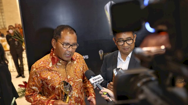 Sukses Bangun Ekonomi Berkelanjutan, Danny Pomanto Terima Penghargaan Indonesia Award 2022