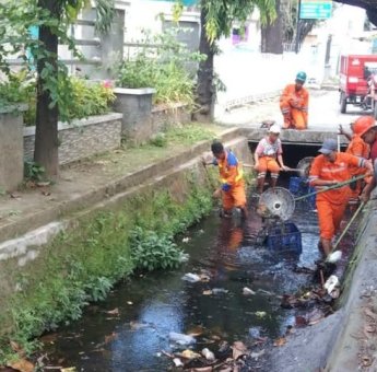 Satgas Kebersihan Mamajang Bergerak dengan Semangat Gotong Royong Bersama Warga
