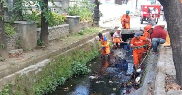 Satgas Kebersihan Mamajang Bergerak dengan Semangat Gotong Royong Bersama Warga