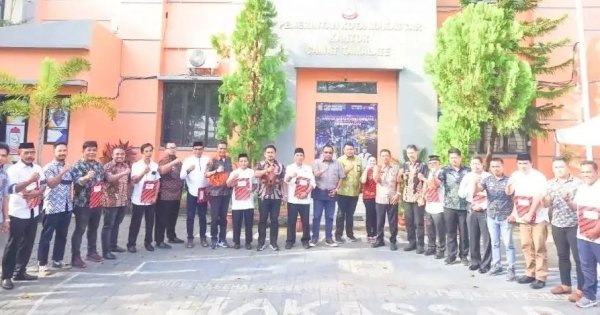 Edwar Supriawan Serahkan SK Ketua LPM se-Kecamatan Tamalate