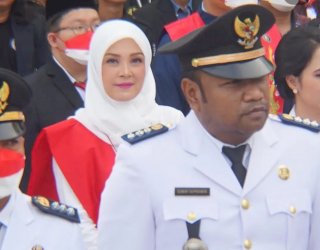 Didampingi Ketua TP PKK, Camat Tamalate Ikuti Upacara HUT RI ke-77 di Anjungan City Of Makassar