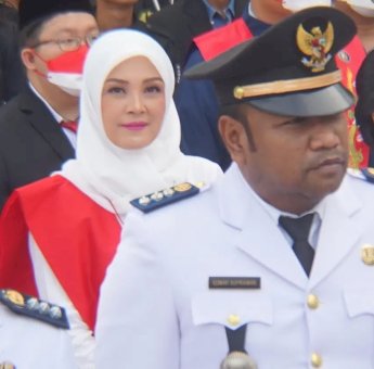 Didampingi Ketua TP PKK, Camat Tamalate Ikuti Upacara HUT RI ke-77 di Anjungan City Of Makassar