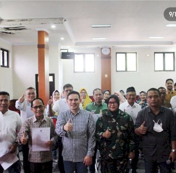 Serahkan SK, Camat Mamajang Sebut LPM Mitra Strategis Pemerintah Kecamatan