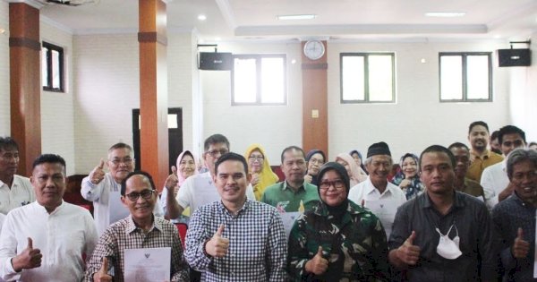 Serahkan SK, Camat Mamajang Sebut LPM Mitra Strategis Pemerintah Kecamatan