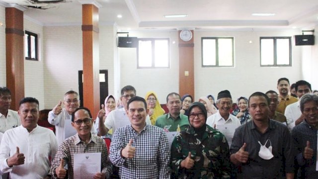 Serahkan SK, Camat Mamajang Sebut LPM Mitra Strategis Pemerintah Kecamatan