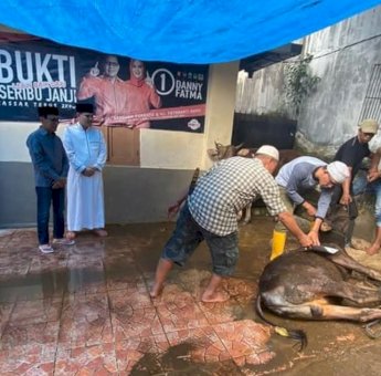 Camat Mamajang Saksikan Pemotongan Hewan Kurban di Kediaman Tokoh Masyarakat, Harap Distribusi Daging Tepat Sasaran