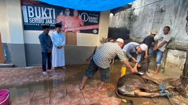 Camat Mamajang Saksikan Pemotongan Hewan Kurban di Kediaman Tokoh Masyarakat, Harap Distribusi Daging Tepat Sasaran
