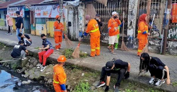 Manfaatkan Hari Libur, Camat Mamajang dan Jajaran Bersih-bersih di Beberapa Titik